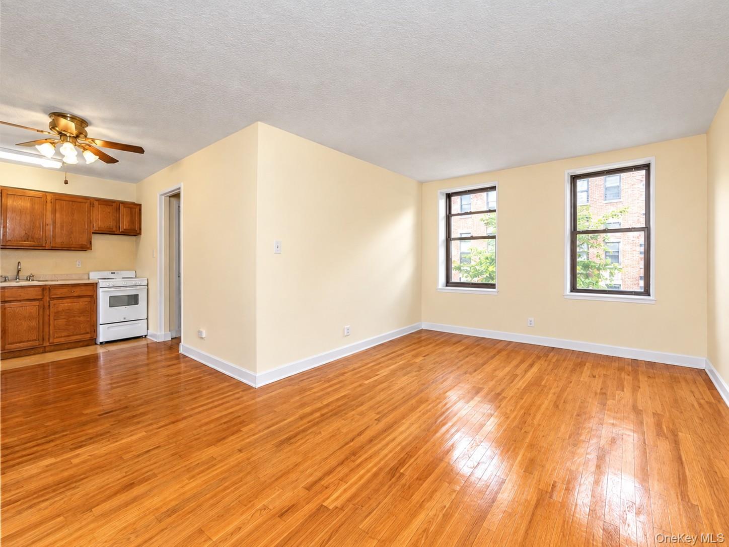 141-60 84th Road, Unit 3G Queens, NY 11435 - Photo 4 of 13 Gallery Image 4