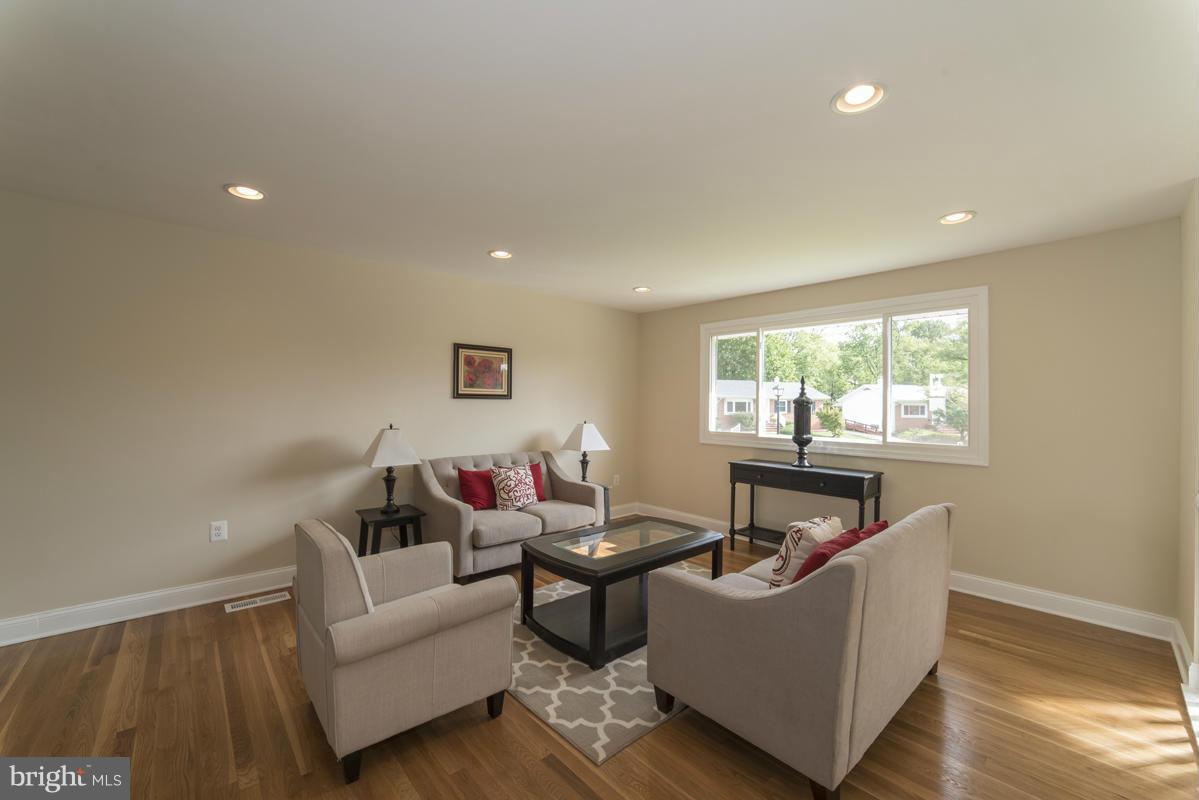 3930 Algiers Road Randallstown, MD 21133 - Photo 3 of 26 Living Room