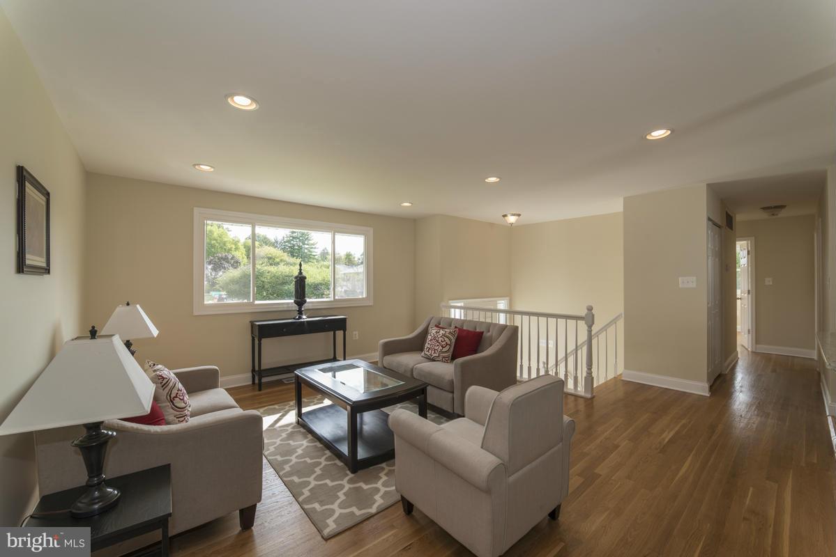3930 Algiers Road Randallstown, MD 21133 - Photo 4 of 26 Living Room
