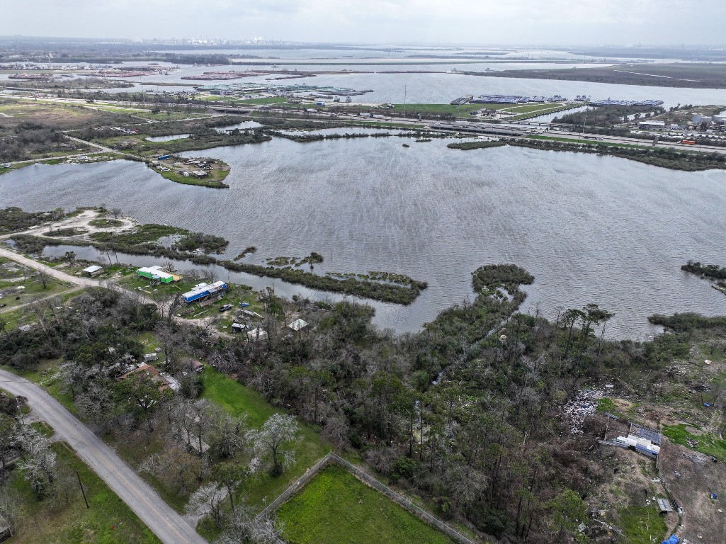 17202 Meadowbrook Drive Channelview, TX 77530 - Photo 4 of 22 a view of a lake