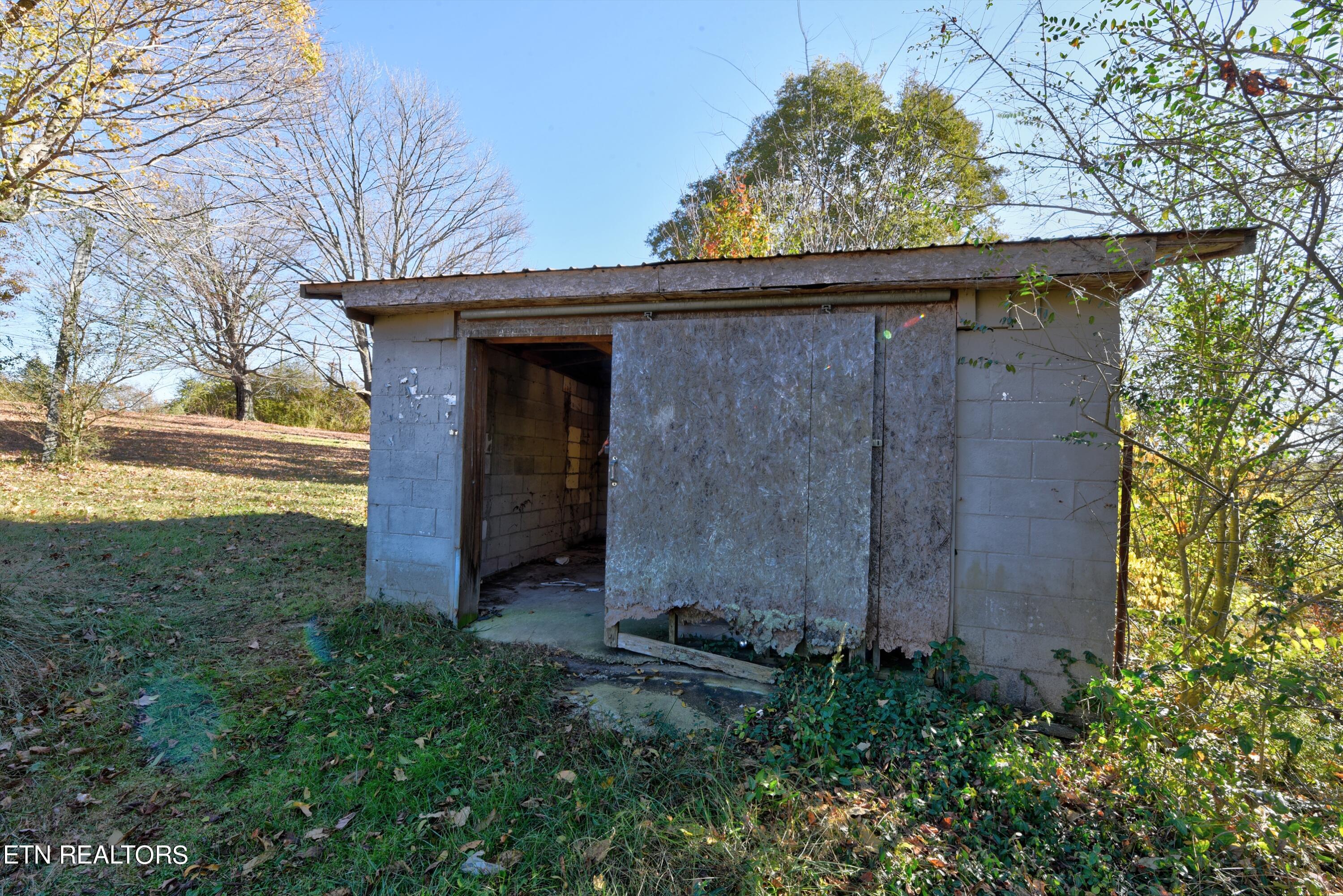 642 Vandever Road Crossville, TN 38572 - Photo 9 of 23 SHED