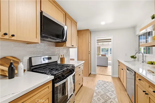 $999,000 | 8923 Etiwanda Avenue, Northridge, CA 91325