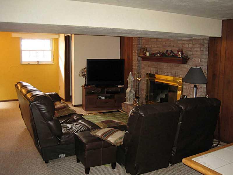 661 Blue Ridge Road Plum, PA 15239 - Photo 16 of 25 Family Room.
