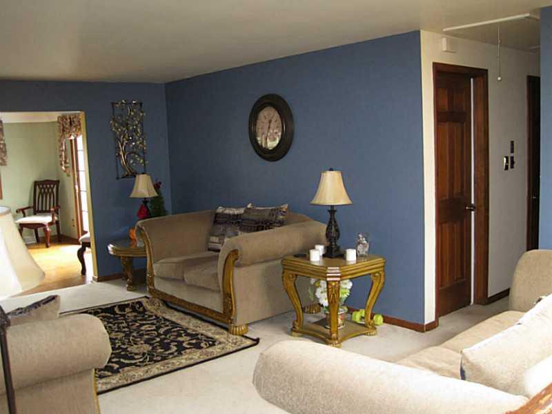 661 Blue Ridge Road Plum, PA 15239 - Photo 7 of 25 Living Room.