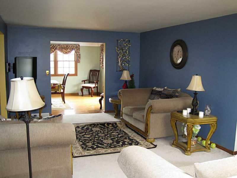 661 Blue Ridge Road Plum, PA 15239 - Photo 8 of 25 Living Room.