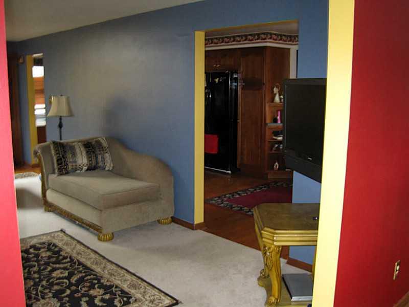 661 Blue Ridge Road Plum, PA 15239 - Photo 10 of 25 Living Room.