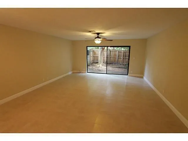 $2,000 | 140 Southeast 12th Avenue, Unit 5, Pompano Beach, FL 33060