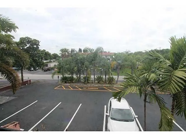 $2,000 | 140 Southeast 12th Avenue, Unit 5, Pompano Beach, FL 33060