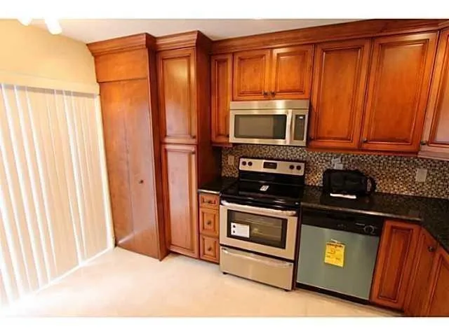 $2,000 | 140 Southeast 12th Avenue, Unit 5, Pompano Beach, FL 33060