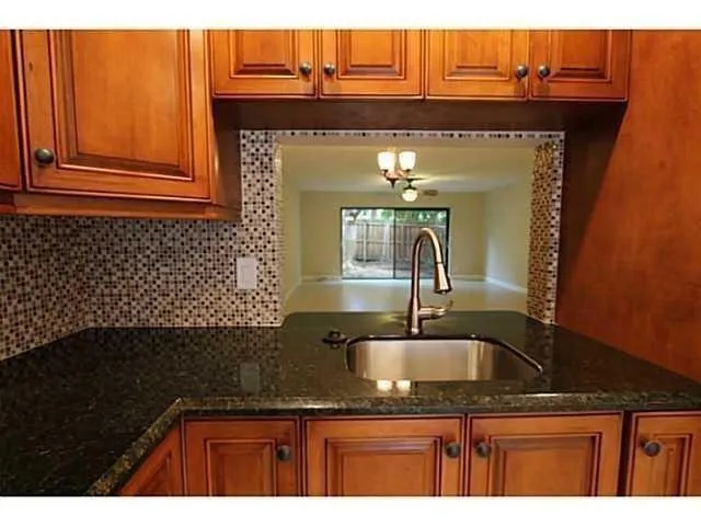 $2,000 | 140 Southeast 12th Avenue, Unit 5, Pompano Beach, FL 33060