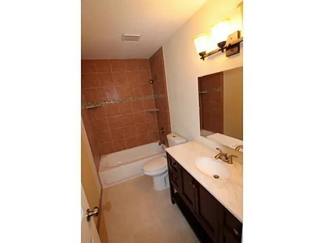 $2,000 | 140 Southeast 12th Avenue, Unit 5, Pompano Beach, FL 33060