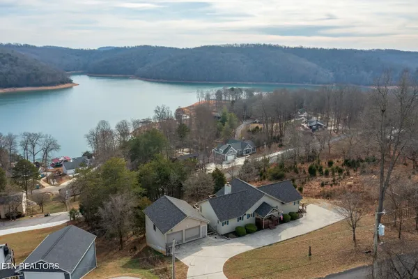 $799,900 | 110 Little Deer Path Lane, La Follette, TN 37766