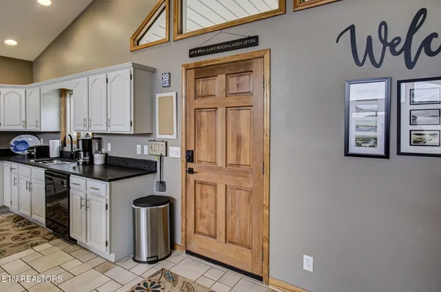 $850,000 | 110 Little Deer Path Lane, La Follette, TN 37766