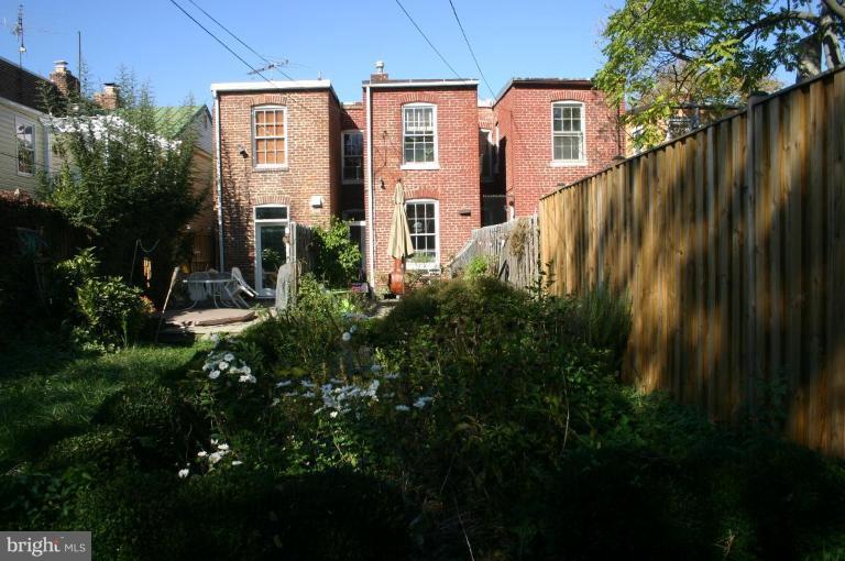 323 D Street Southeast Washington, DC 20003 - Photo 9 of 9 Garden
