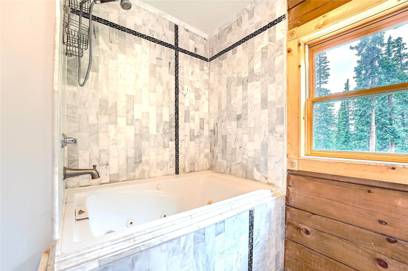 483 Bullion Mine Road Keystone, CO 80435 - Photo 17 of 28 This full bathroom exudes comfort with a jetted tub and absolute privacy.