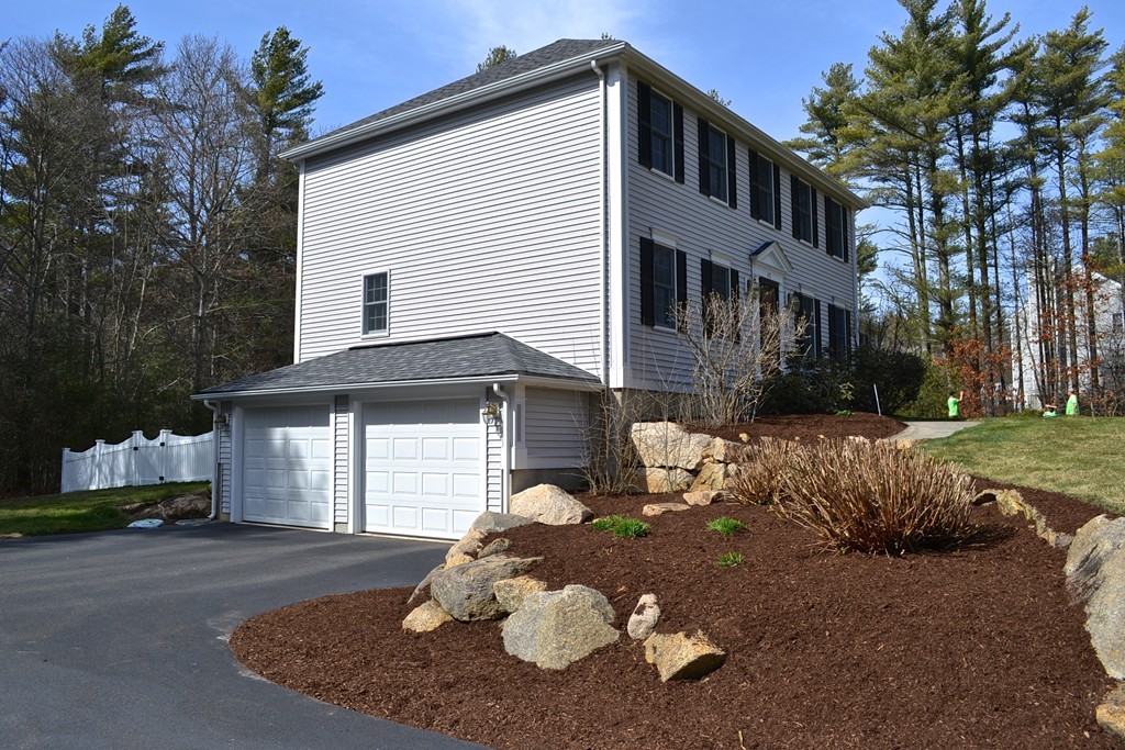 43 Mayflower Lane Rochester, MA 02770 - Photo 3 of 22