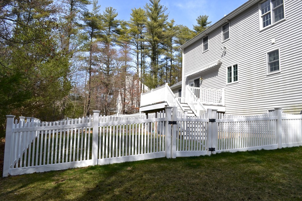 43 Mayflower Lane Rochester, MA 02770 - Photo 4 of 22