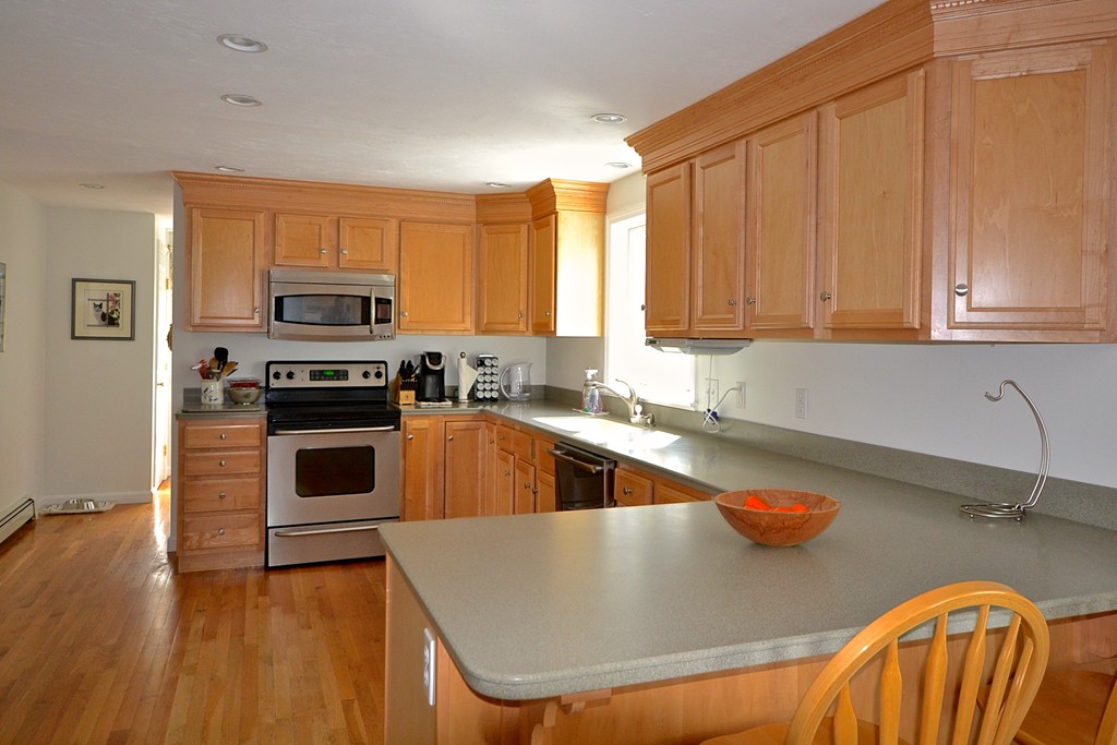 43 Mayflower Lane Rochester, MA 02770 - Photo 7 of 22