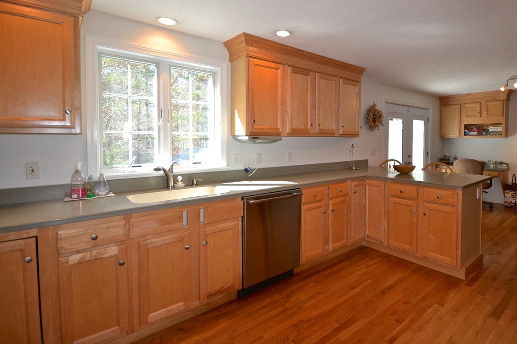 43 Mayflower Lane Rochester, MA 02770 - Photo 8 of 22