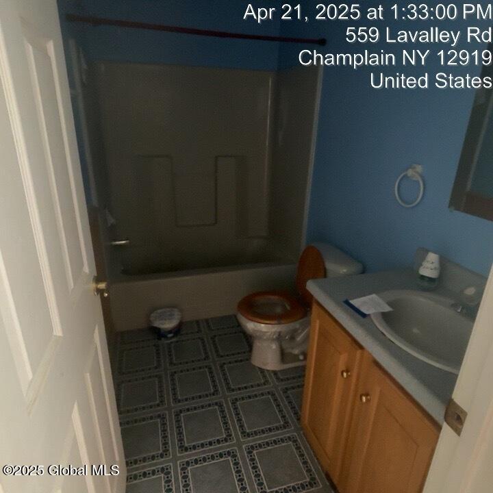 559 Lavalley Road Champlain, NY 12919 - Photo 17 of 19 559 Lavalley bath 2