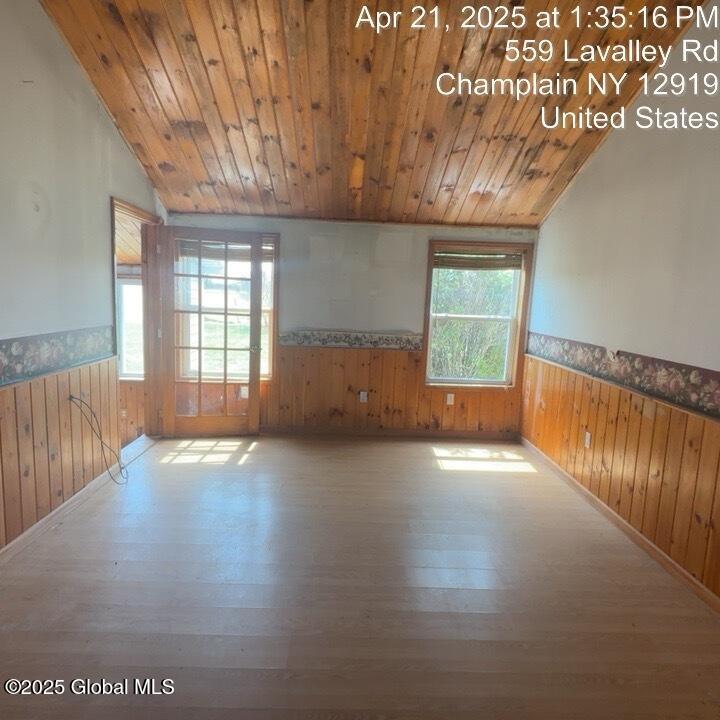 559 Lavalley Road Champlain, NY 12919 - Photo 5 of 19 559 lavalley Rd Livingroom