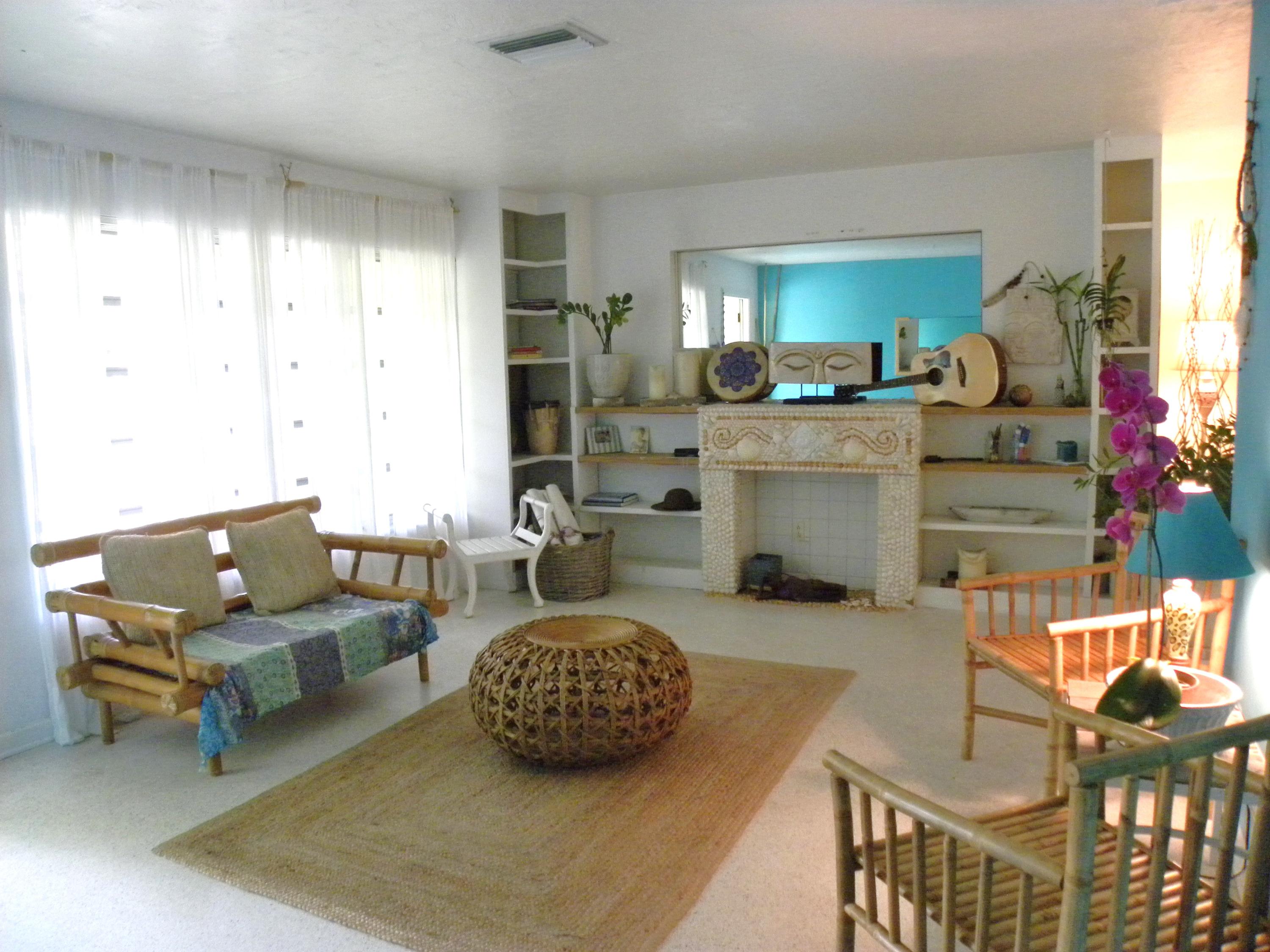171 Beacon Lane Jupiter Inlet Colony, FL 33469 - Photo 11 of 16 Living Room 3