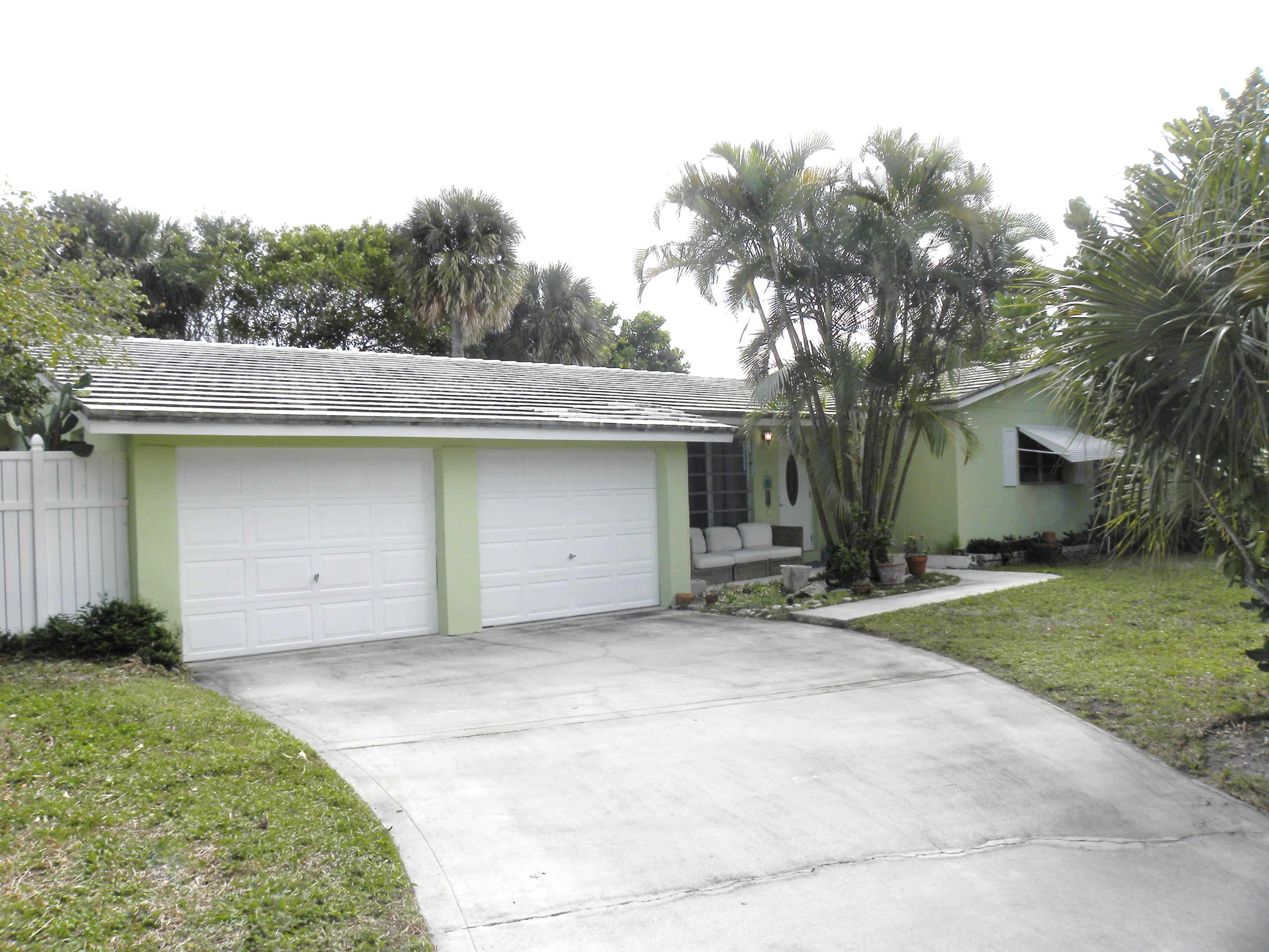 171 Beacon Lane Jupiter Inlet Colony, FL 33469 - Photo 5 of 16 Exterior