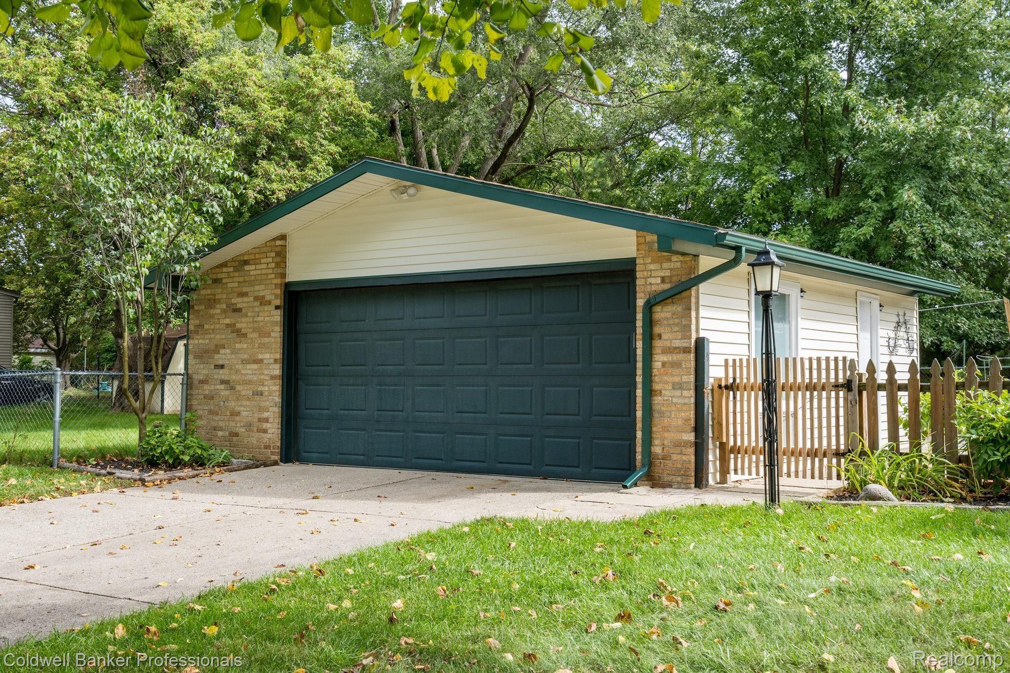 160 Winry Drive Rochester, MI 48307 - Photo 29 of 31 160-Winry-Dr-31.JPG