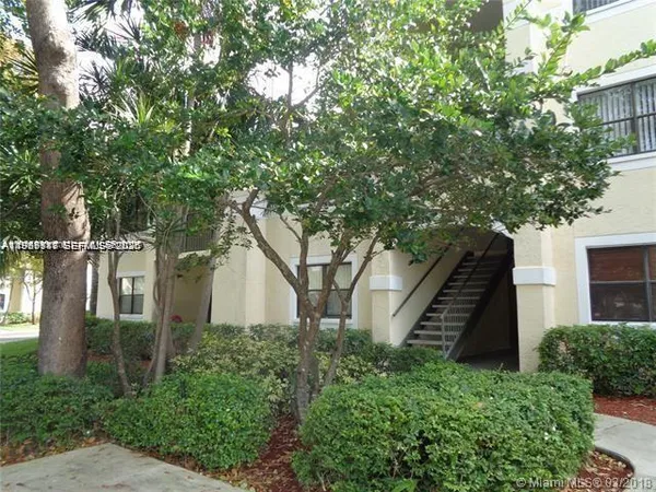 $2,450 | 650 South Park Road, Unit 215, Hollywood, FL 33021