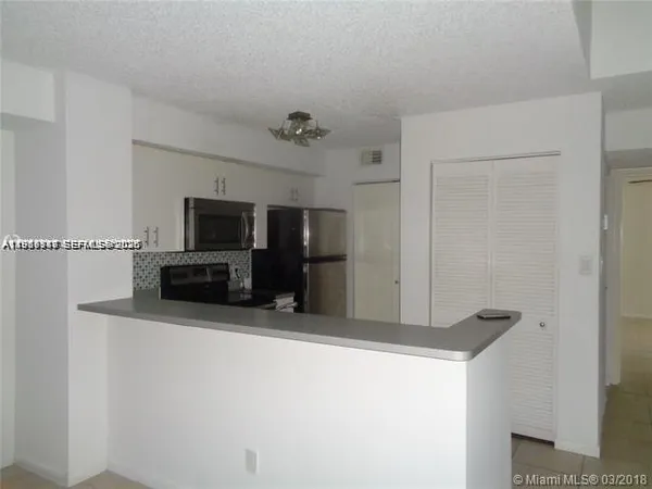 $2,450 | 650 South Park Road, Unit 215, Hollywood, FL 33021