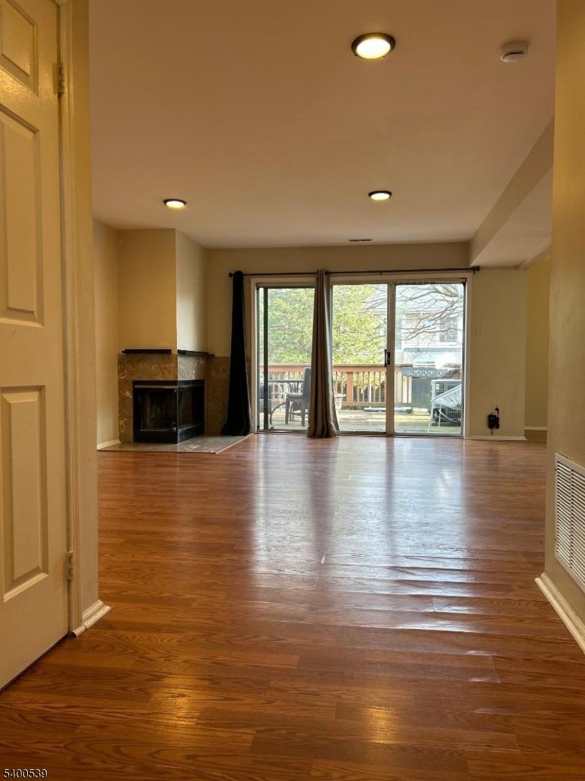 40 Whitby Circle Somerset, NJ 08873 - Photo 3 of 17