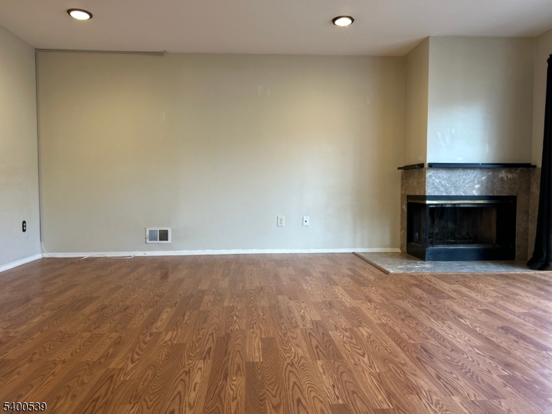 40 Whitby Circle Somerset, NJ 08873 - Photo 4 of 17