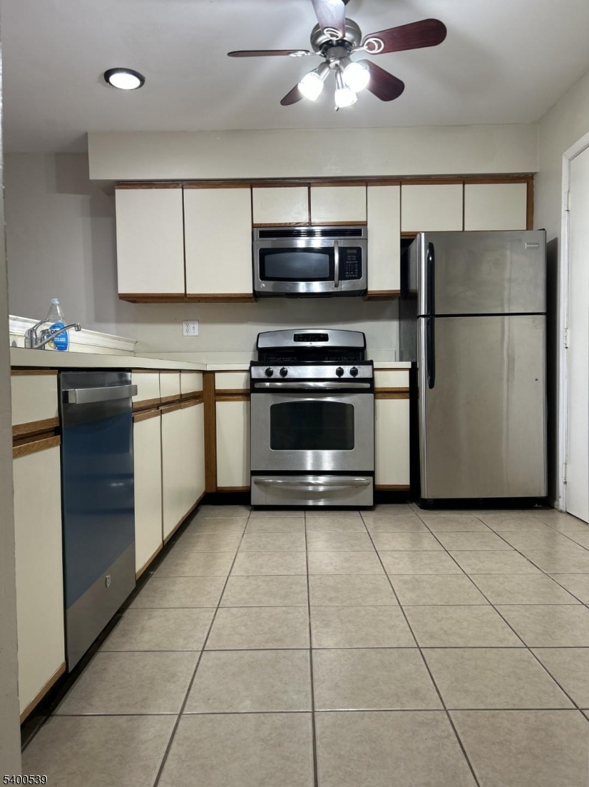 40 Whitby Circle Somerset, NJ 08873 - Photo 6 of 17