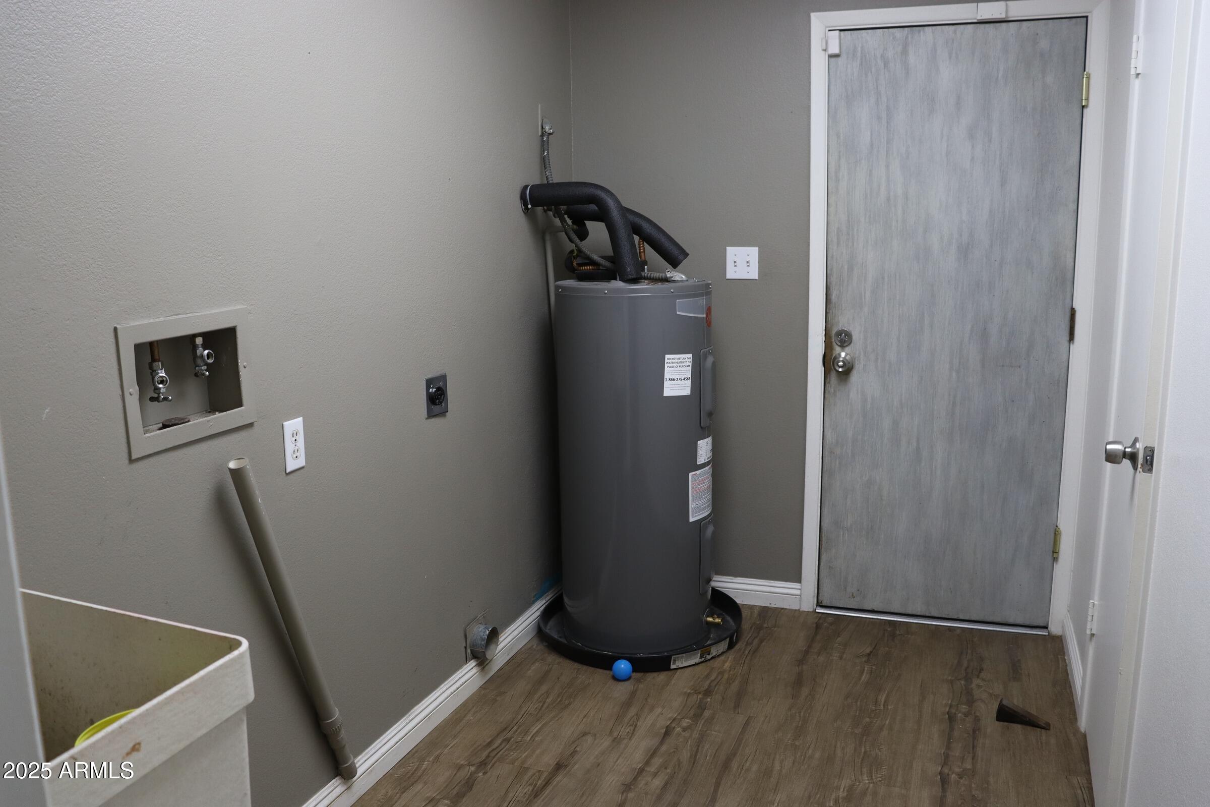 5121 West McNeil Street Laveen, AZ 85339 - Photo 16 of 26 Utility room