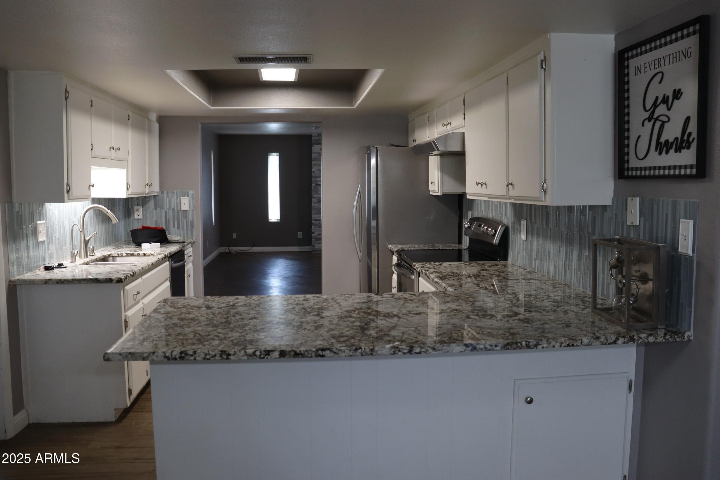 5121 West McNeil Street Laveen, AZ 85339 - Photo 2 of 26 Kitchen