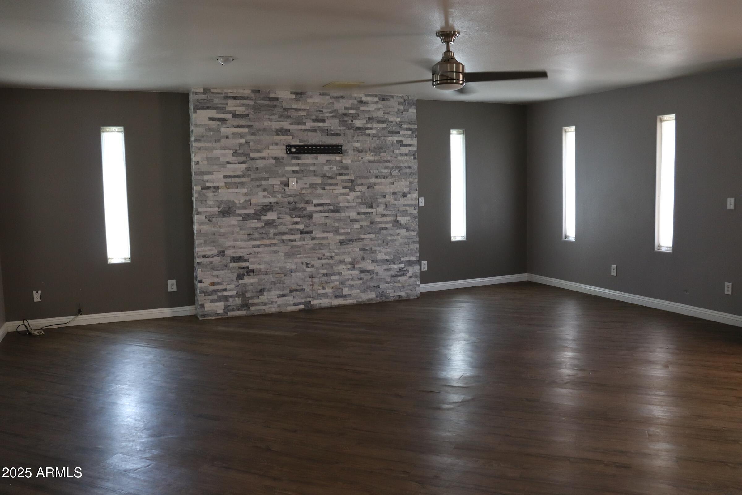 5121 West McNeil Street Laveen, AZ 85339 - Photo 3 of 26 Living room