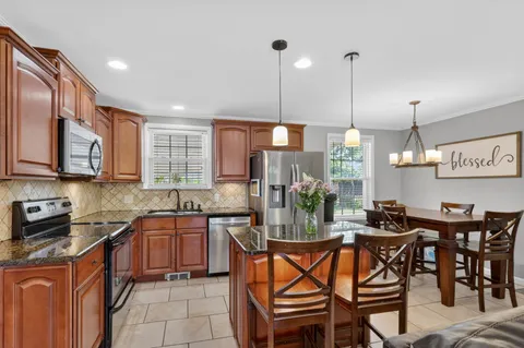 $359,900 | 272 North Wessington Place, Hendersonville, TN 37075
