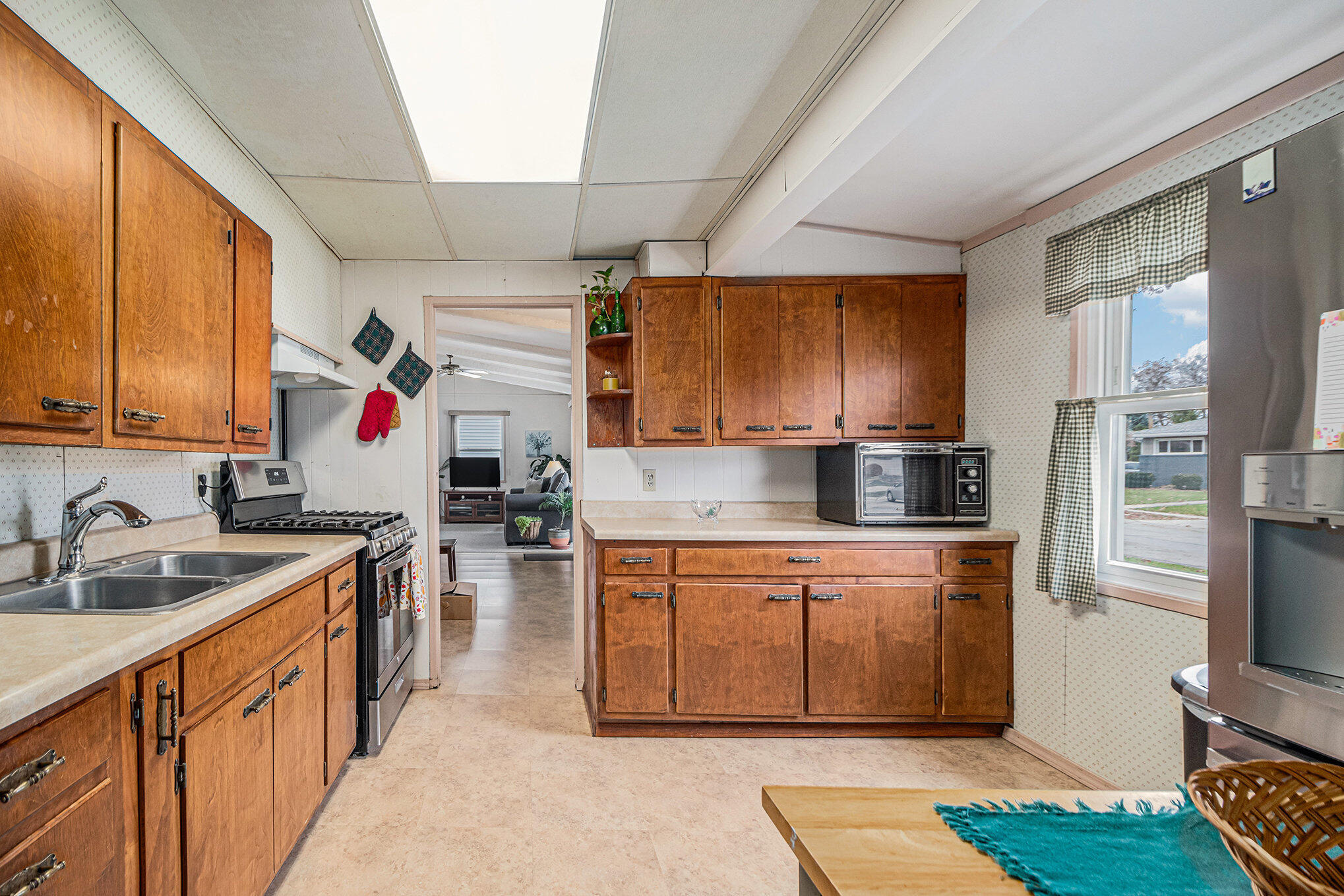217 Crestview Lane Crown Point, IN 46307 - Photo 7 of 14 a kitchen with stainless steel appliances granite countertop a sink stove and refrigerator
