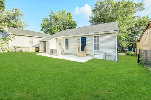 879 Heritage Circle Madison, TN 37115 - Photo 16 of 27 a front view of house with yard and green space