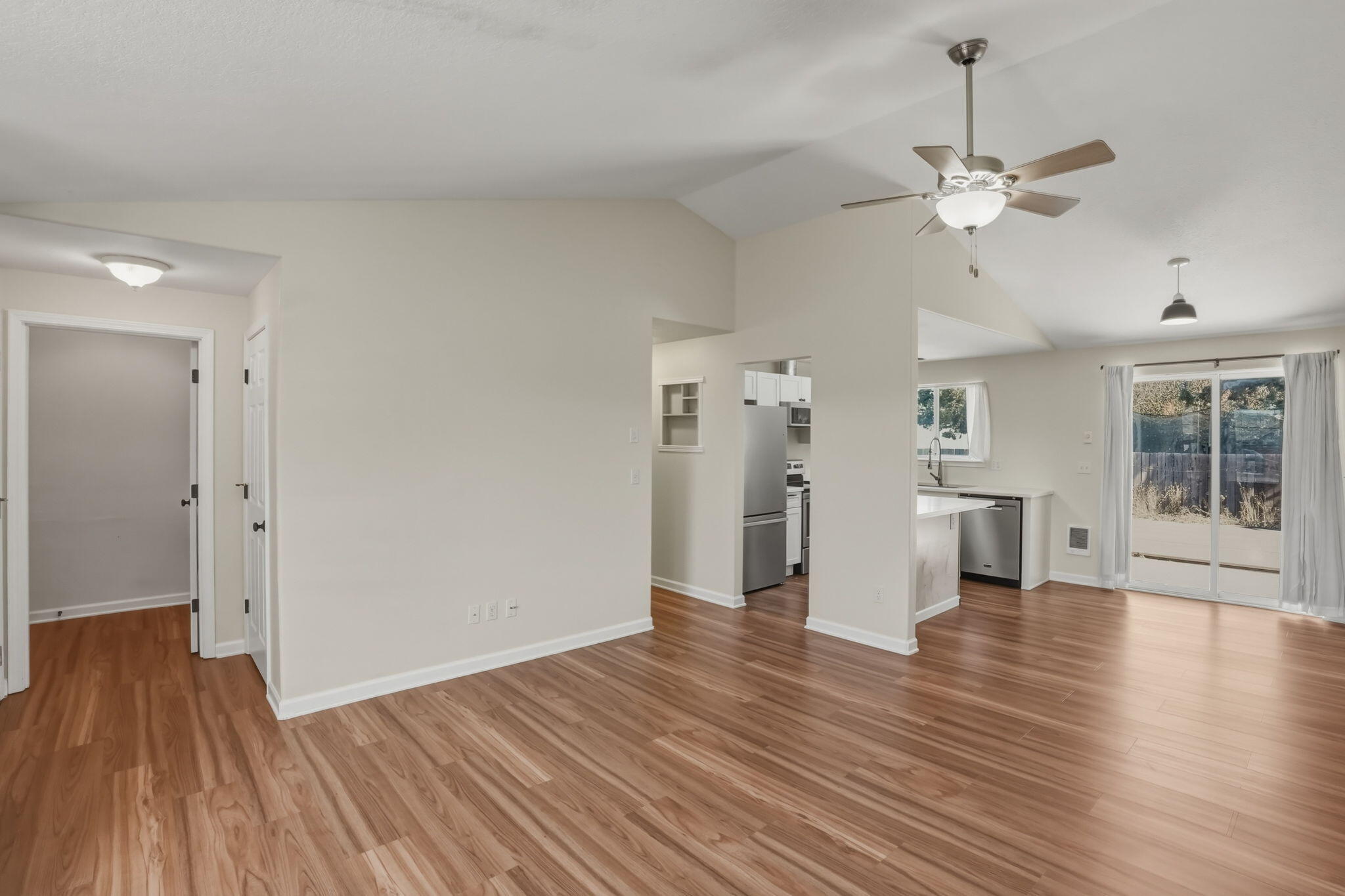 2004 Southwest 29th Street Redmond, OR 97756 - Photo 10 of 37 21-web-or-mls-Riley_Visuals_021
