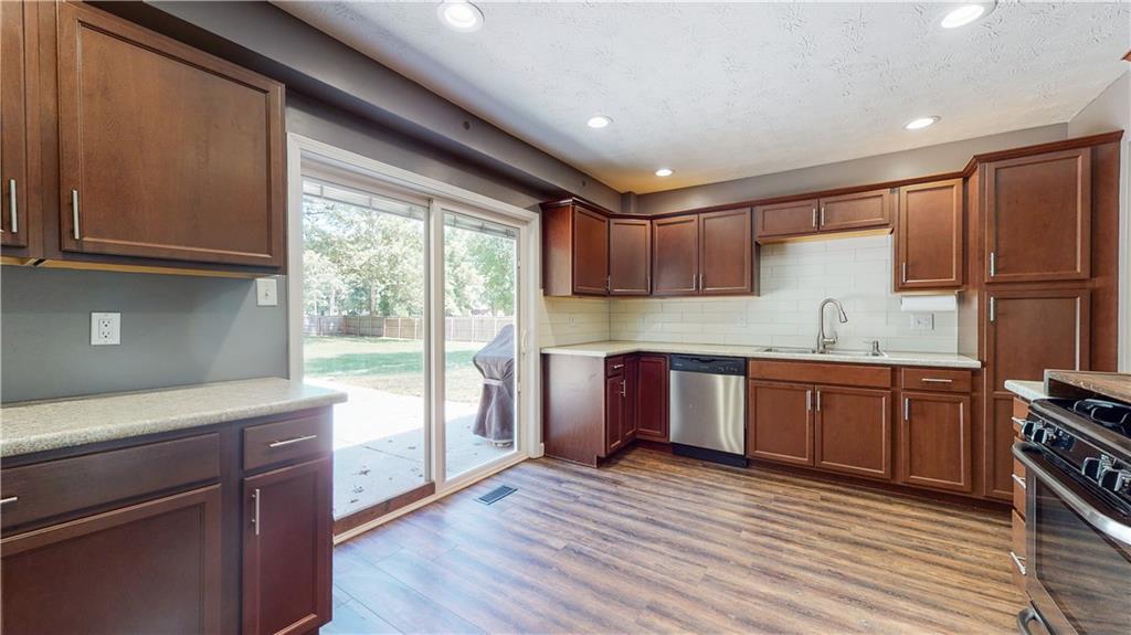 9102 Thompson Road Indianapolis, IN 46239 - Photo 11 of 31 Gallery Image 11