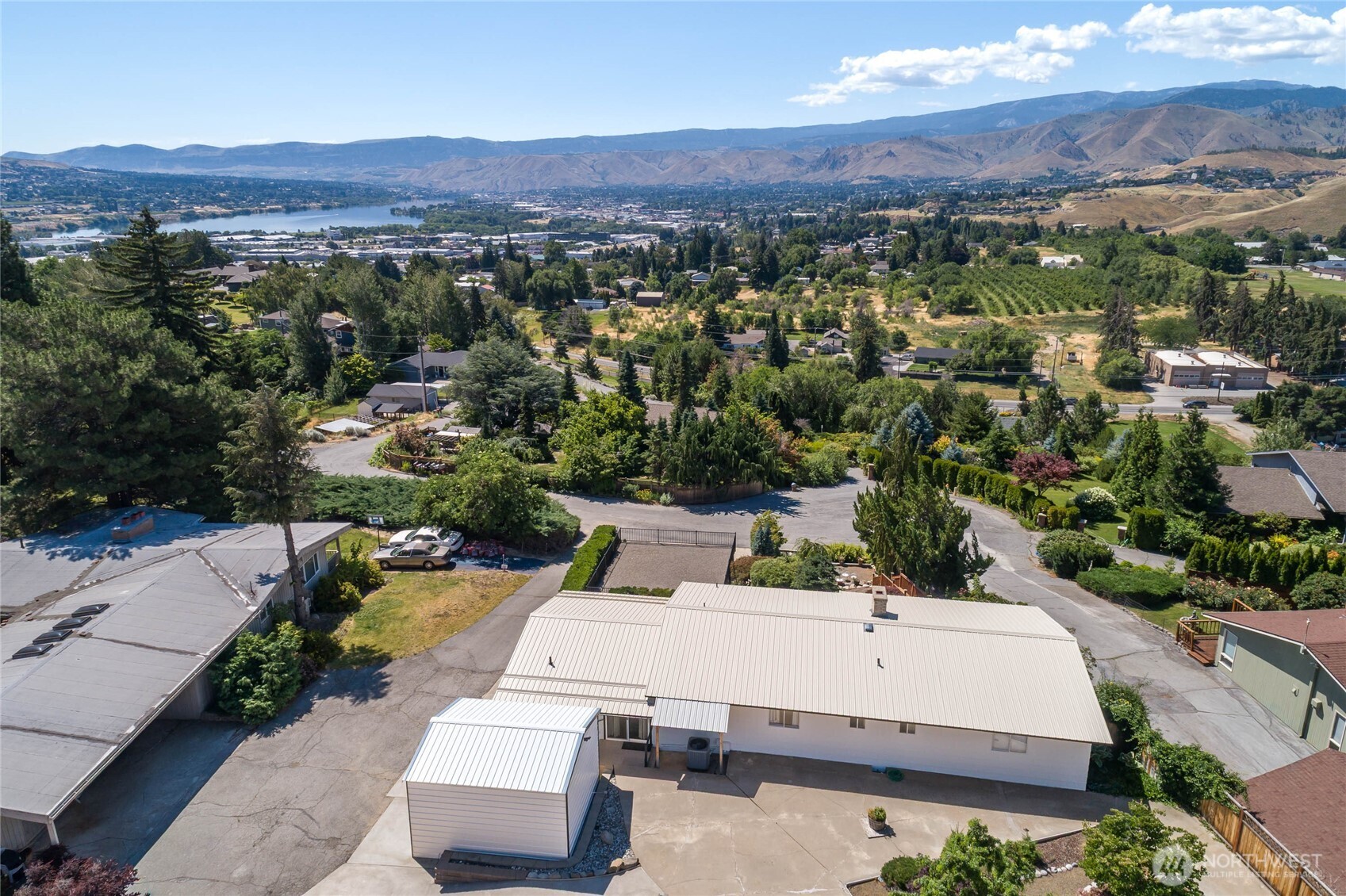 330 Sunnyslope Heights Road Wenatchee, WA 98801 - Photo 4 of 38