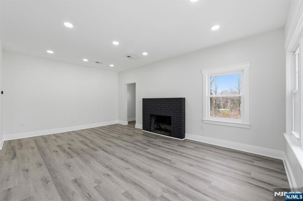 31 St Moritz Place Wayne, NJ 07470 - Photo 4 of 30