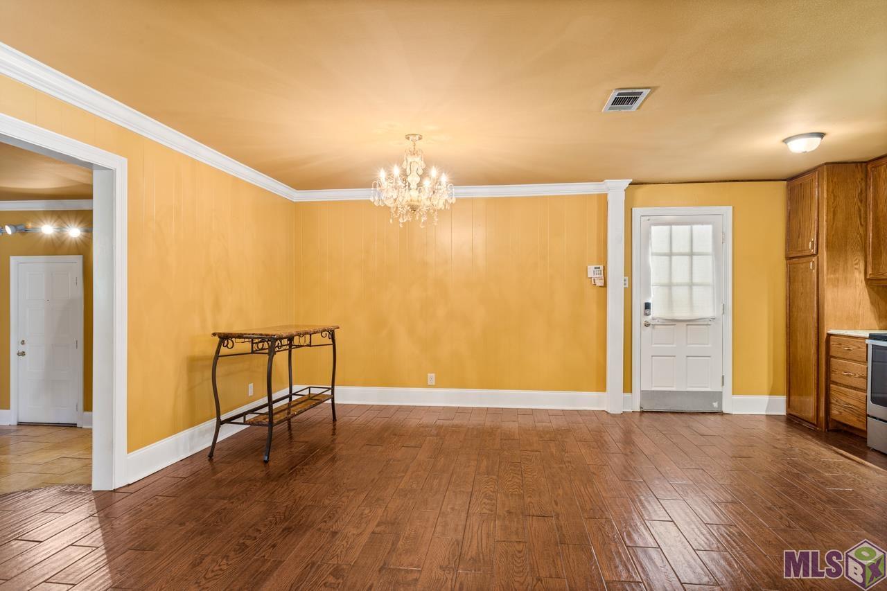 6227 Kleinpeter Road Baton Rouge, LA 70811 - Photo 5 of 15 Large Kitchen / Dining Area