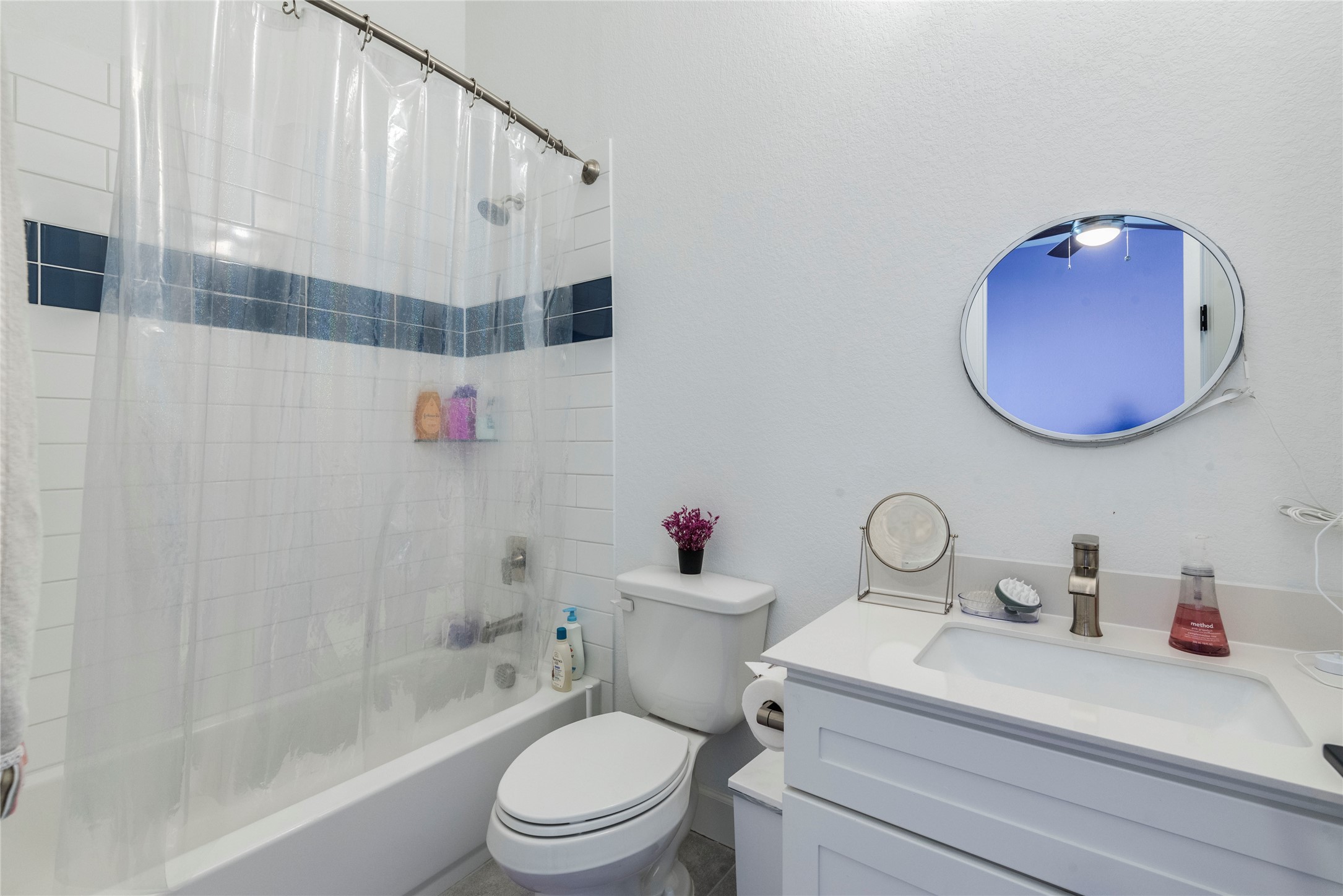 231 Call Drive Austin, TX 78737 - Photo 20 of 40 Full bath in secondary primary suite on main level