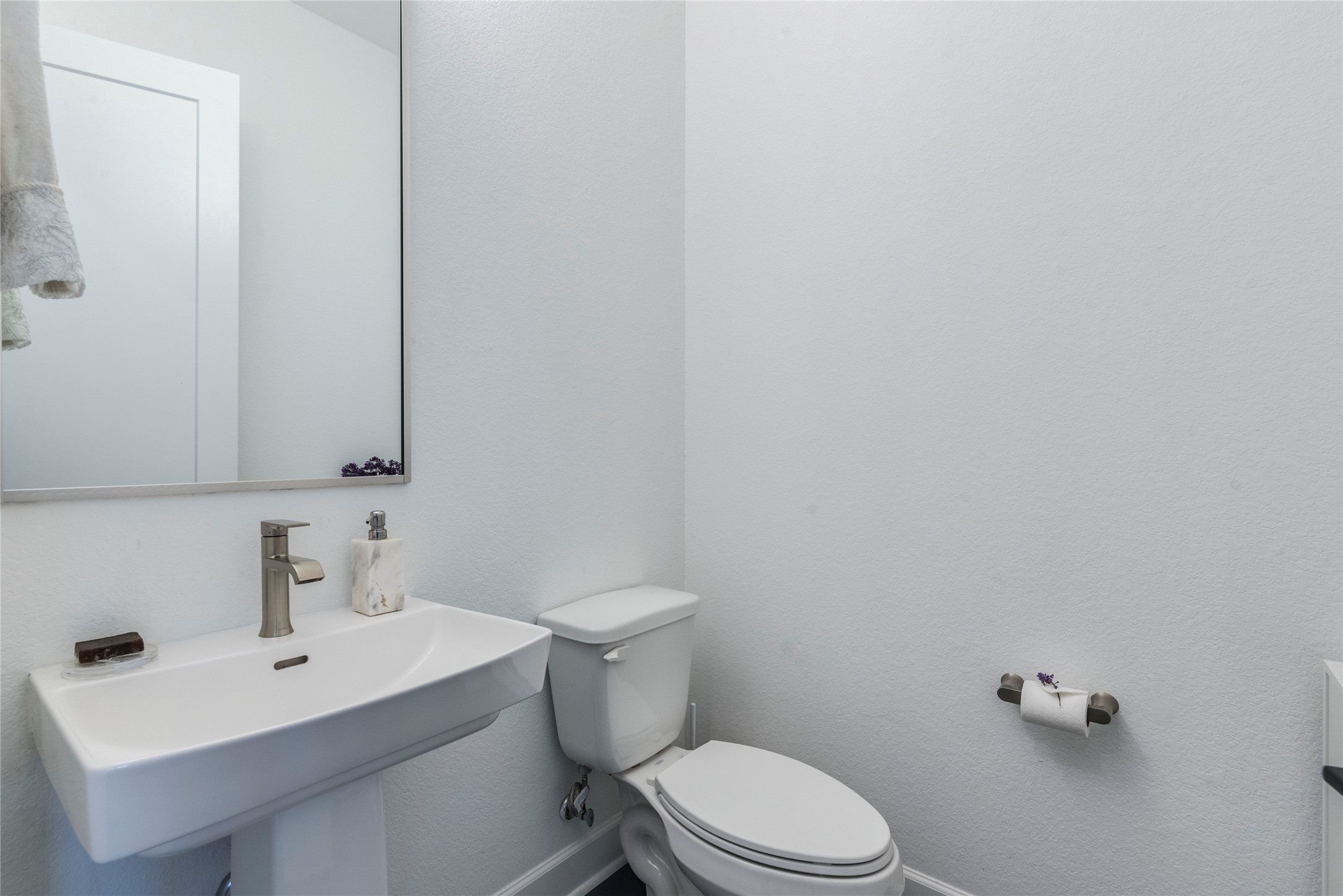 231 Call Drive Austin, TX 78737 - Photo 21 of 40 Powder room off off the kitchen.