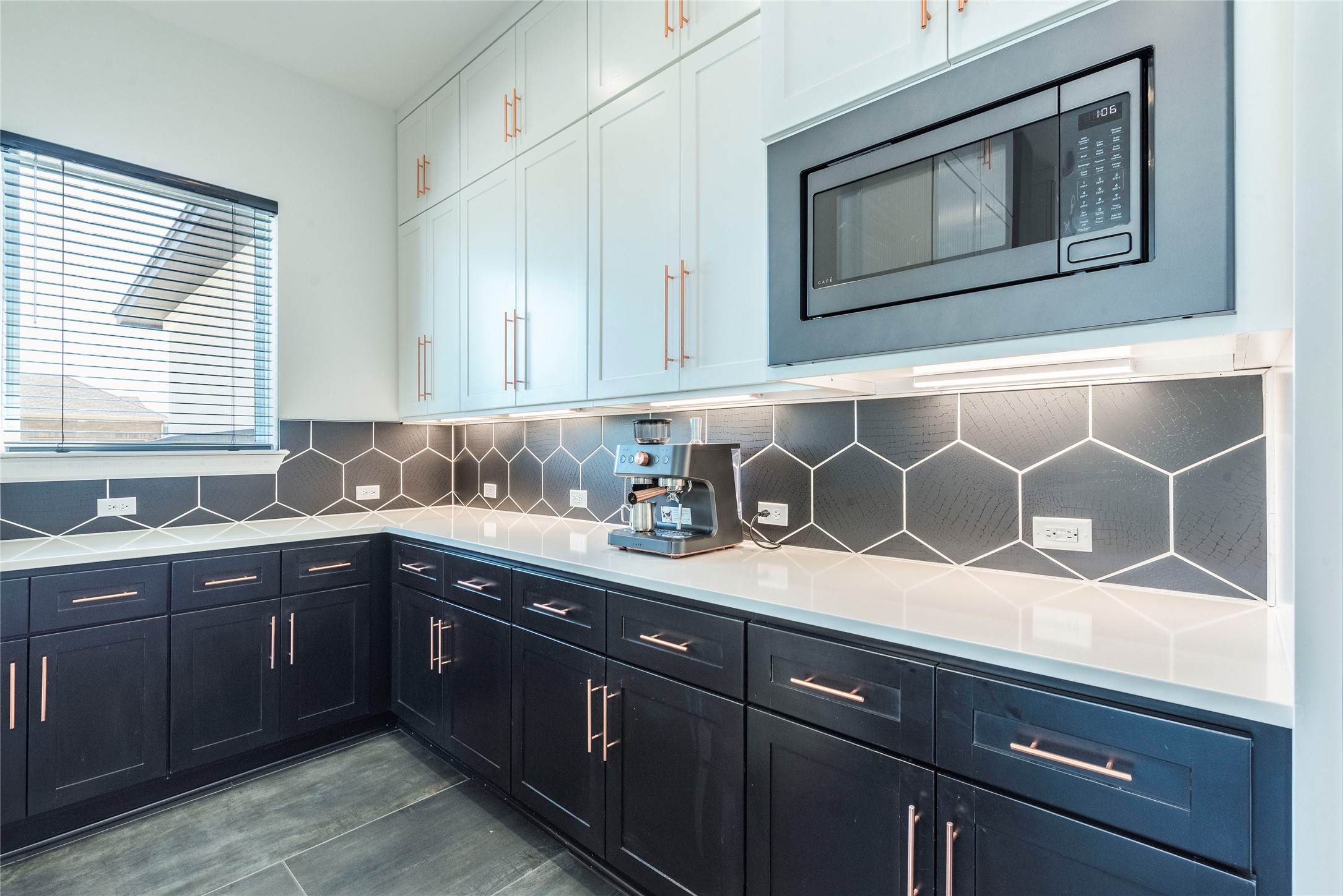 231 Call Drive Austin, TX 78737 - Photo 7 of 40 Full Butlers Kitchen allows for ample prep room out of view of your guests.