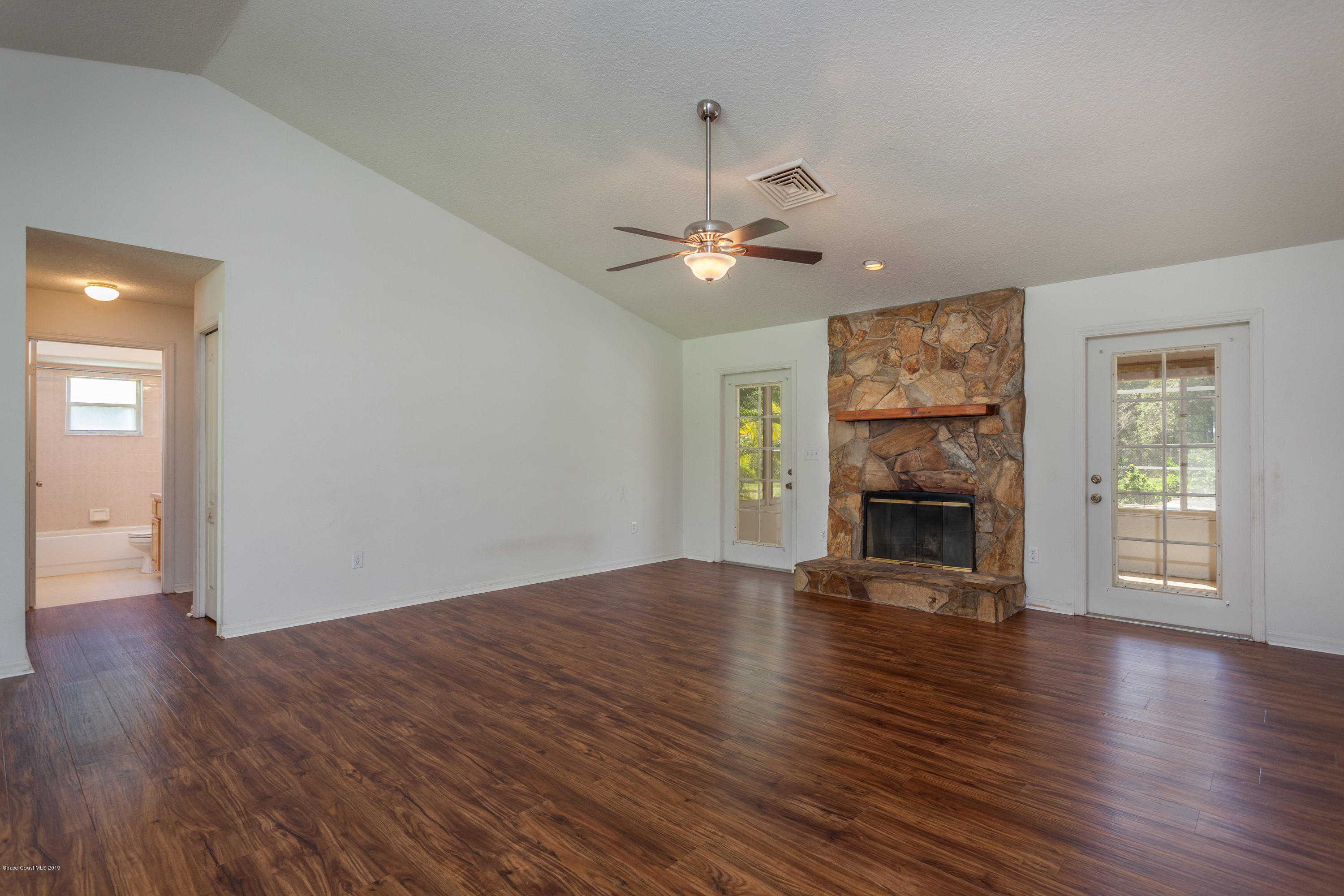 3565 John's Road Mims, FL 32754 - Photo 6 of 21 Vaulted ceilings