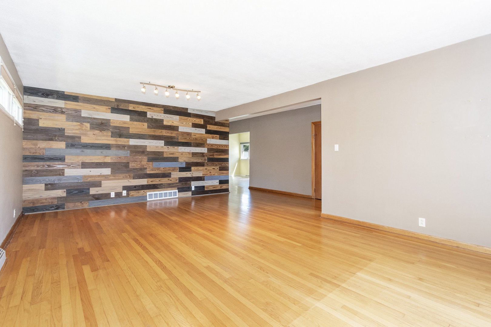 613 Orchard Lane Beecher, IL 60401 - Photo 2 of 16