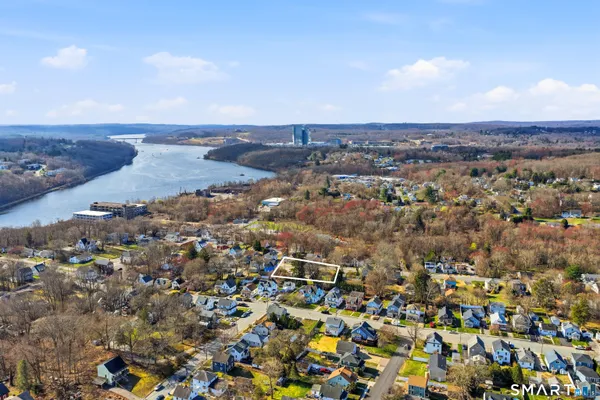 $1,900 | 43 Dunham Street, Norwich, CT 06360